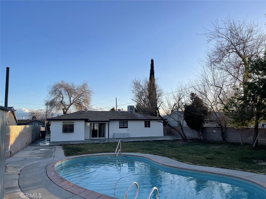 1239 W Avenue H14, Lancaster, CA 93534