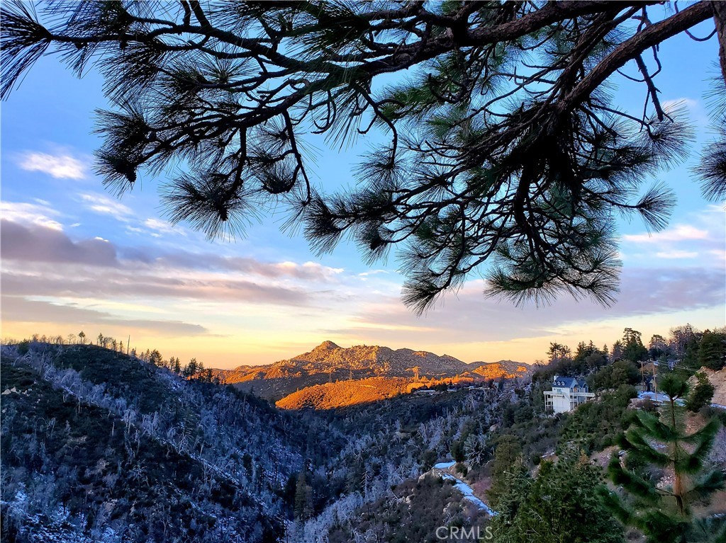 https://media.crmls.org/medias/0d6534e6-d542-443c-8255-0bcba30bce64.jpg?preset=X-Large