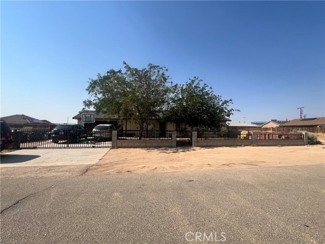 Detail Gallery Image 2 of 2 For 9660 Peach Ave, California City,  CA 93505 - 3 Beds | 2 Baths