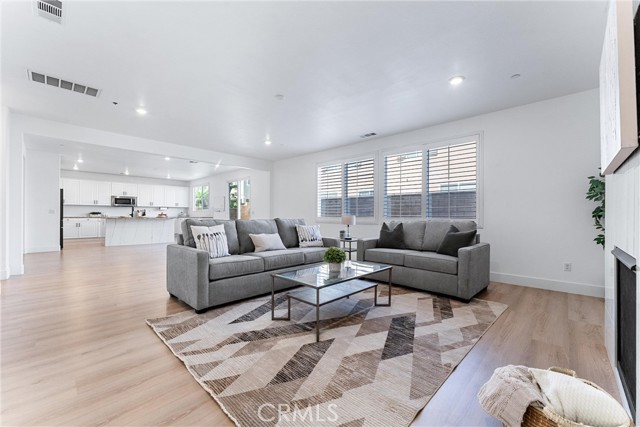 Detail Gallery Image 8 of 42 For 5305 Fulmer Ct, Jurupa Valley,  CA 91752 - 5 Beds | 4/1 Baths