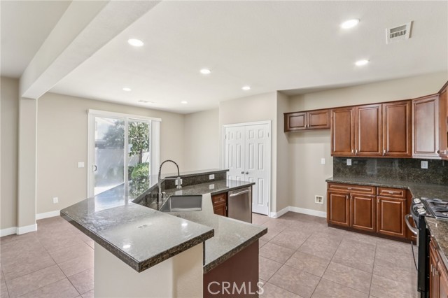 Detail Gallery Image 10 of 35 For 5246 Paseo Callado, Hemet,  CA 92545 - 3 Beds | 2 Baths