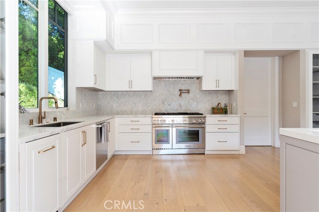 4635 Brewster Drive, Tarzana CA: https://media.crmls.org/medias/0d674df6-7cb7-44cc-9e73-760e31960372.jpg