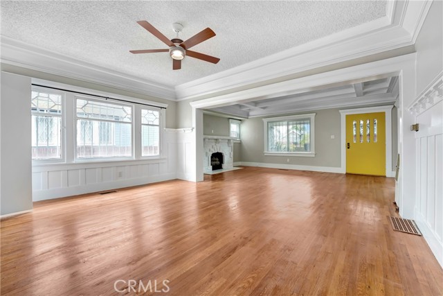 142 S Ardmore Avenue, Los Angeles CA: https://media.crmls.org/medias/0d6769c3-9616-4a60-bcea-16be0880f8d8.jpg