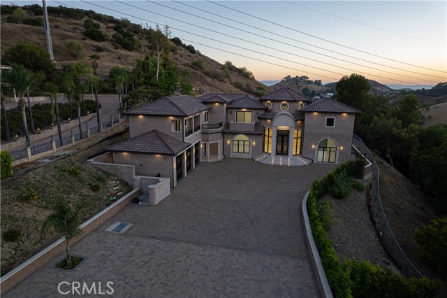 Detail Gallery Image 5 of 7 For 10521 Mary Bell Ave, Shadow Hills,  CA 91040 - 5 Beds | 5/1 Baths