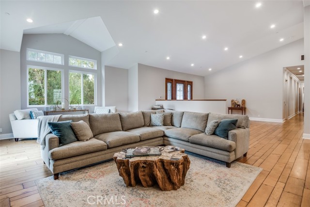 26010 Rolling Hills Road, Rolling Hills Estates, California 90274, 4 Bedrooms Bedrooms, ,4 BathroomsBathrooms,Residential,Sold,Rolling Hills,PV22014791