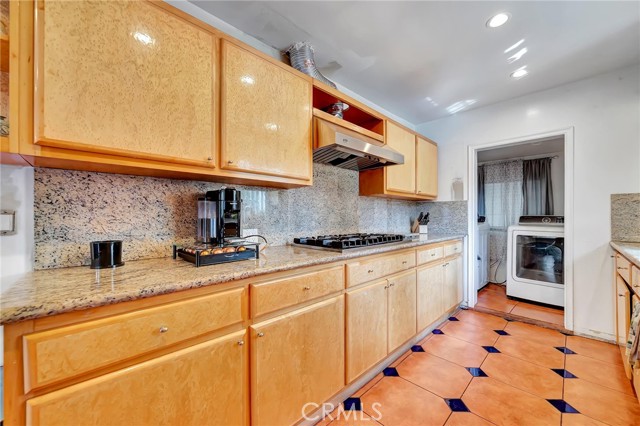 Detail Gallery Image 12 of 49 For 17119 Saticoy St, Van Nuys,  CA 91406 - 7 Beds | 4 Baths