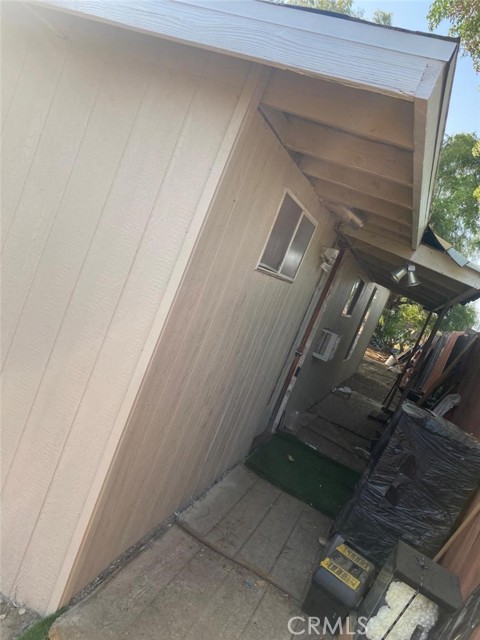 14748 Randall Avenue, Fontana CA: https://media.crmls.org/medias/0d6a764e-314c-4dd1-aac3-e72ddfb88c96.jpg