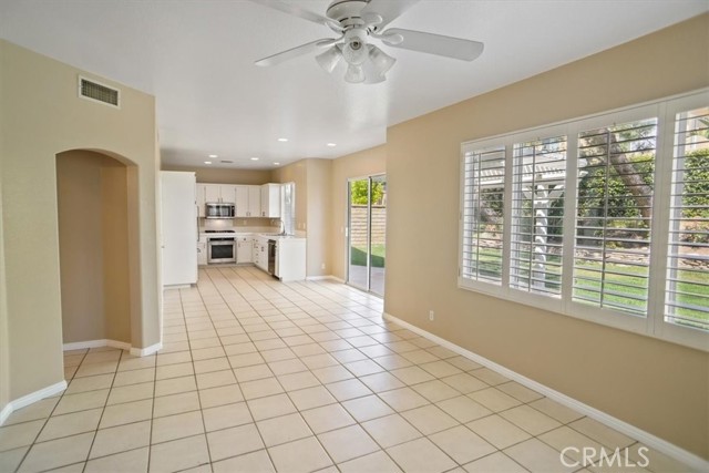 Detail Gallery Image 5 of 21 For 28048 Memory Ln, Valencia,  CA 91354 - 3 Beds | 3 Baths
