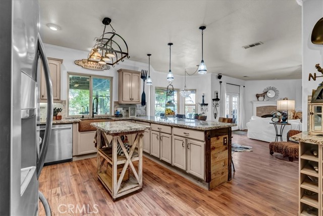 Detail Gallery Image 17 of 75 For 17276 Iona Ave, Lemoore,  CA 93245 - 3 Beds | 3 Baths