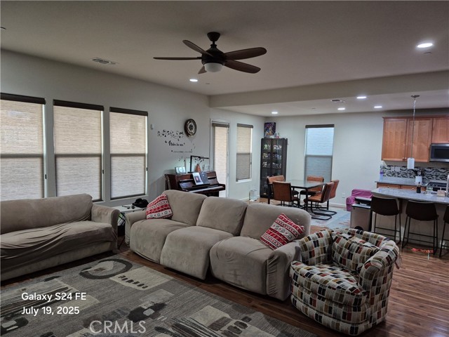 4033 Morrison Way, Roseville CA: https://media.crmls.org/medias/0d6ed812-18b3-4293-94bc-766aa8df7a35.jpg