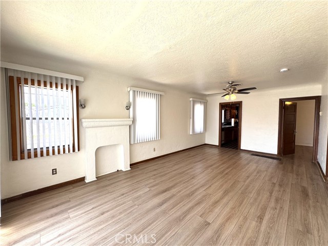 1049 W 65th Place, Los Angeles CA: https://media.crmls.org/medias/0d6ee486-da13-4e54-9ee4-fbd0a01d3a91.jpg
