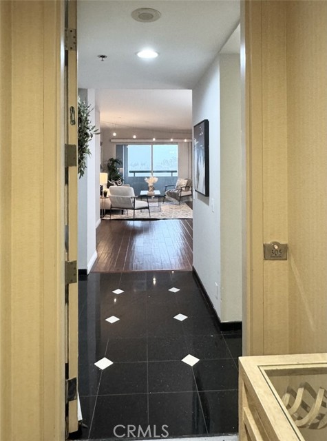 Detail Gallery Image 3 of 57 For 525 E Seaside Way #305,  Long Beach,  CA 90802 - 2 Beds | 1/1 Baths
