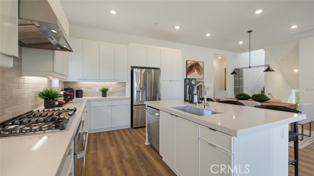 450 Loon, Irvine CA: https://media.crmls.org/medias/0d6fd1ef-9646-4483-8090-fdda03f8f416.jpg
