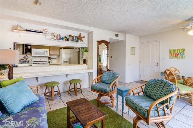Detail Gallery Image 9 of 21 For 110 31st St a,  Newport Beach,  CA 92663 - 2 Beds | 1 Baths