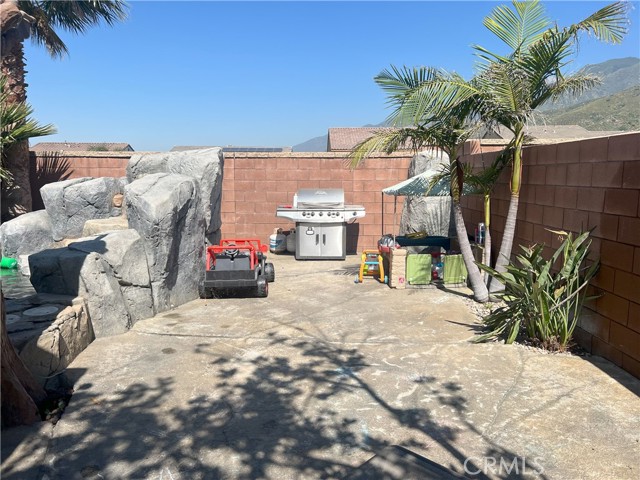 Detail Gallery Image 15 of 37 For 4866 Stoneglen Ave, Fontana,  CA 92336 - 4 Beds | 3/1 Baths