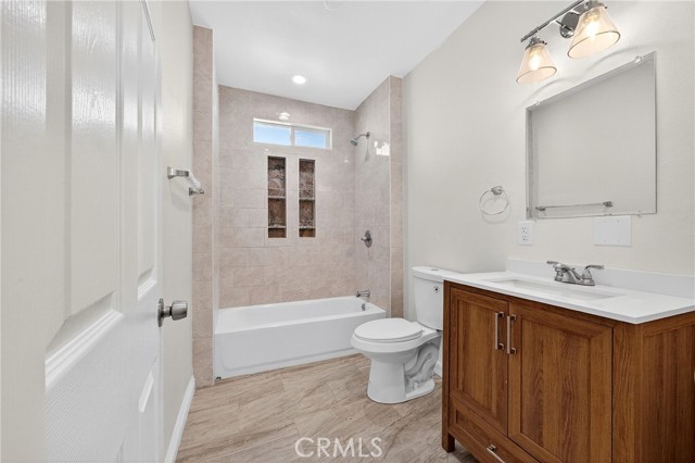 Detail Gallery Image 12 of 26 For 8734 Dalton, Los Angeles,  CA 90047 - 3 Beds | 2 Baths