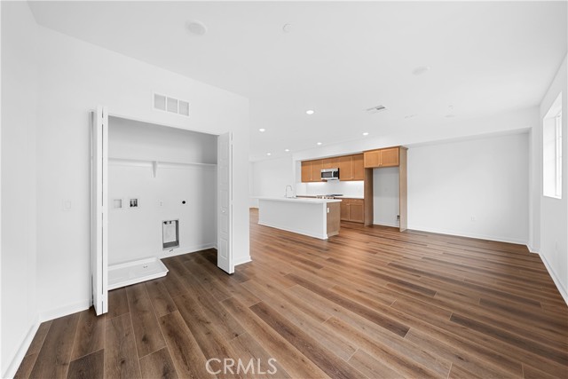 Detail Gallery Image 9 of 26 For 559 via Vallarta, Camarillo,  CA 93012 - 3 Beds | 2/2 Baths