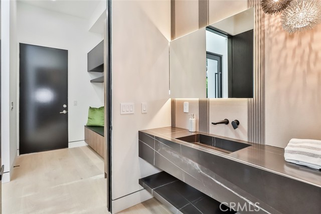22930 Dolorosa Street, Woodland Hills CA: https://media.crmls.org/medias/0d7116f6-e29d-4123-acb8-e2a6e2bac1db.jpg