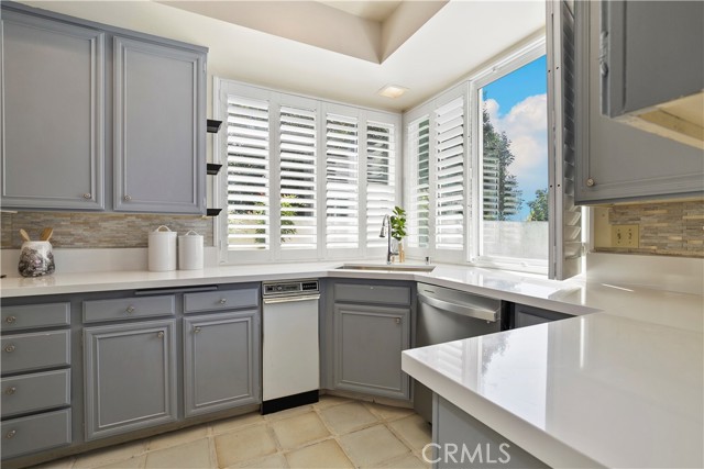 Detail Gallery Image 13 of 30 For 610 Edith Way, Long Beach,  CA 90807 - 3 Beds | 3 Baths