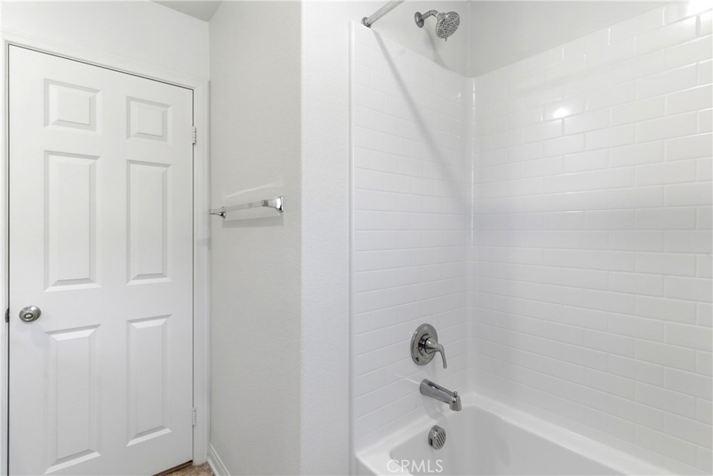 https://media.crmls.org/medias/0d72241a-677a-4009-a23a-b57542c0208e.jpg?preset=X-Large