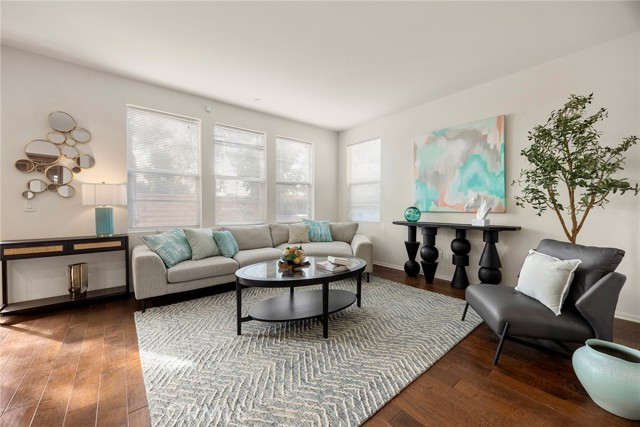 Detail Gallery Image 4 of 38 For 10886 Lotus Dr, Garden Grove,  CA 92843 - 5 Beds | 4 Baths