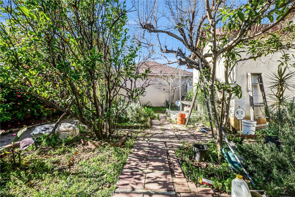 https://media.crmls.org/medias/0d7262dc-d55f-4452-abdc-20420743d5a3.jpg?preset=X-Large