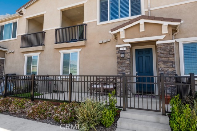 16540 Wyndham Lane, Fontana CA: https://media.crmls.org/medias/0d738d3b-36b3-4266-a911-38a48a9907de.jpg