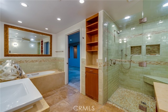 143 Union Jack Mall, Marina del Rey CA: https://media.crmls.org/medias/0d73c3e2-3082-4fd4-8547-fff2489dbcef.jpg