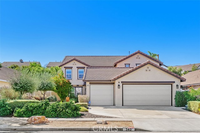 Detail Gallery Image 2 of 31 For 342 Selkirk Drive, Corona,  CA 92881 - 4 Beds | 2/1 Baths