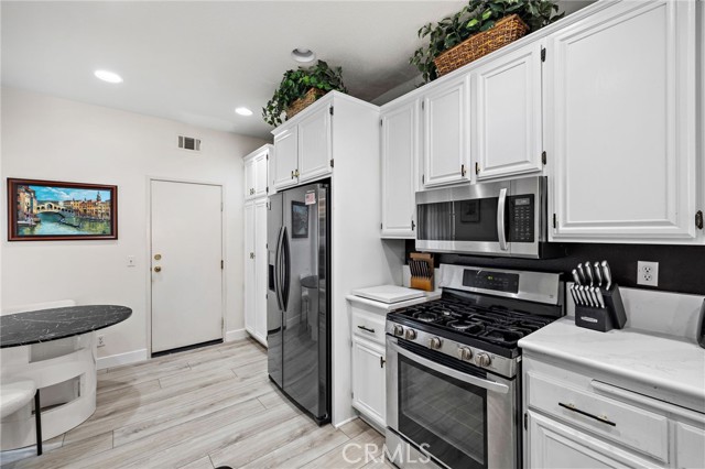 Detail Gallery Image 10 of 26 For 90 Mayfair, Aliso Viejo,  CA 92656 - 3 Beds | 2/1 Baths