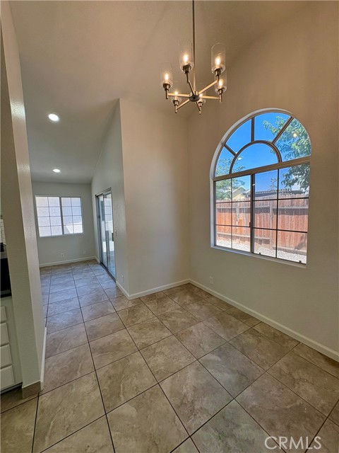 2137 Estrella Court, Palmdale CA: https://media.crmls.org/medias/0d75f70b-fc2f-48d5-8d7c-4d9742315825.jpg