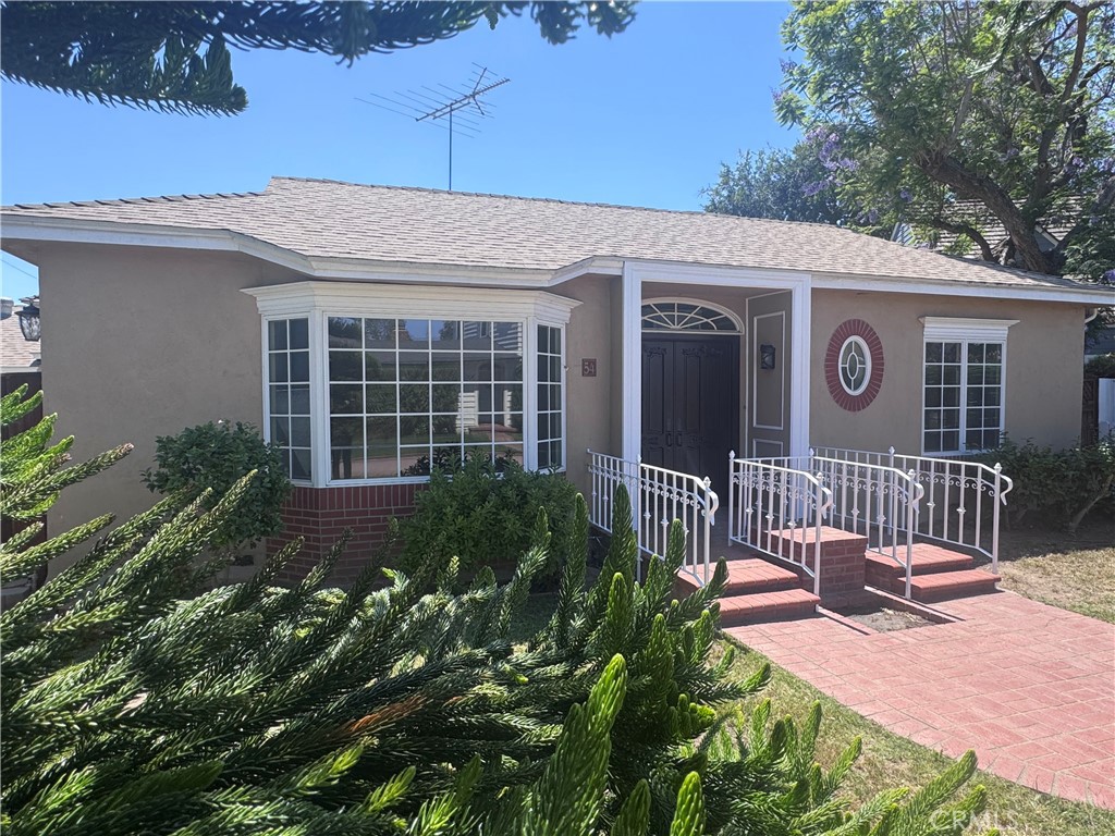 54 La Linda Drive