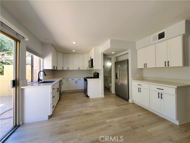 Detail Gallery Image 2 of 17 For 12718 Oxford Dr, La Mirada,  CA 90638 - 3 Beds | 2/1 Baths