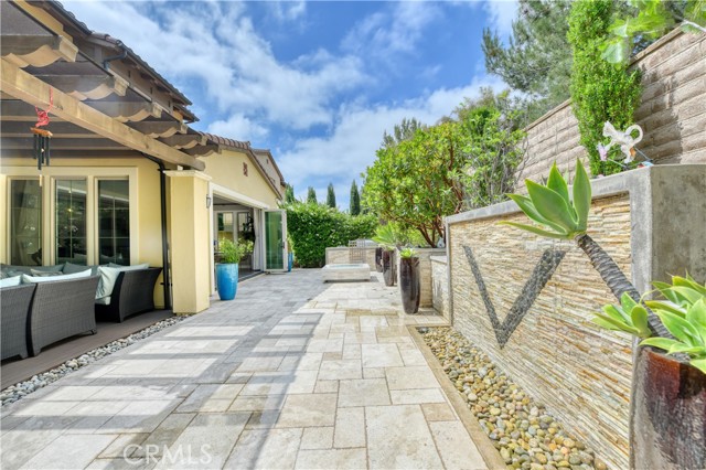 46 Shadybend, Irvine CA: https://media.crmls.org/medias/0d776c16-a26c-45be-a9ff-732e5c420248.jpg