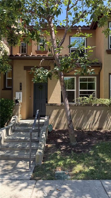 120 Jadestone, Irvine CA: https://media.crmls.org/medias/0d778aae-4aa2-4e0c-9569-ca75dd424993.jpg
