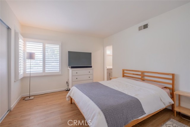 Detail Gallery Image 20 of 32 For 23100 Mulholland Dr, Woodland Hills,  CA 91364 - 4 Beds | 2 Baths