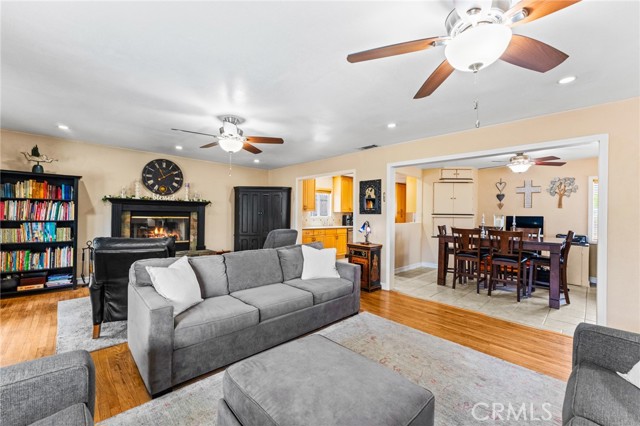 511 Mariposa Street, La Habra CA: https://media.crmls.org/medias/0d7834dd-9e6f-4581-867c-dd9229fcce94.jpg