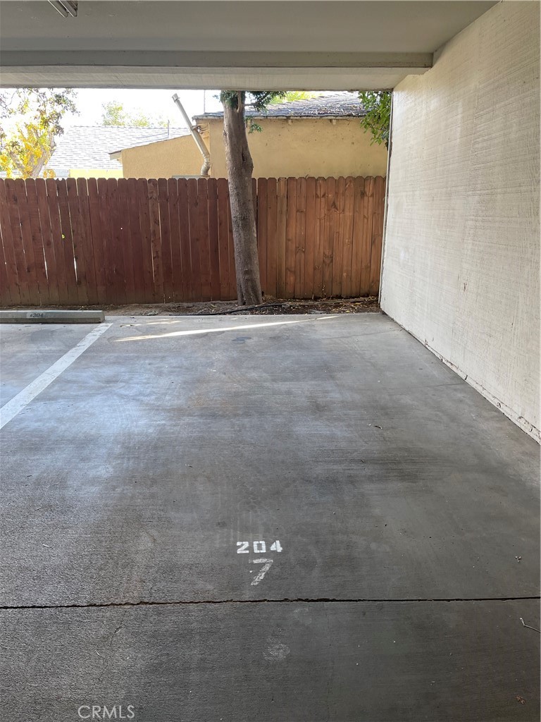 https://media.crmls.org/medias/0d7a063b-290c-4292-8ca7-1d0b77169706.jpg?preset=X-Large