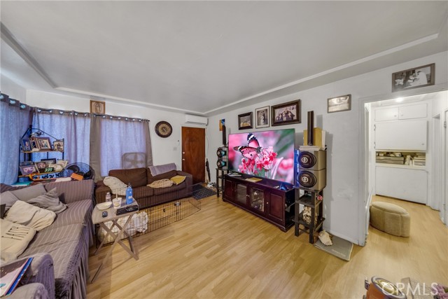 Detail Gallery Image 9 of 32 For 3218 Euclid, Lynwood,  CA 90262 - – Beds | – Baths