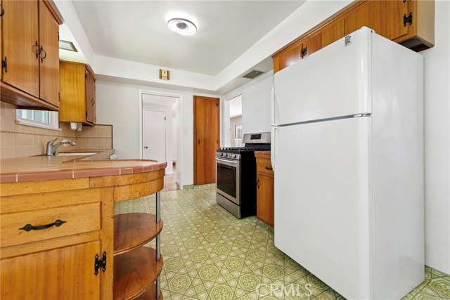 Image 15 of 38 For 883 Leadora Avenue