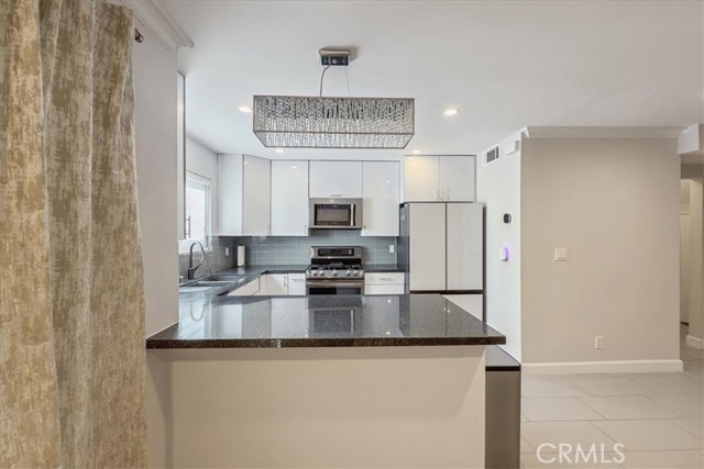 Detail Gallery Image 11 of 23 For 1156 San Rafael #2,  Glendale,  CA 91202 - 2 Beds | 2 Baths