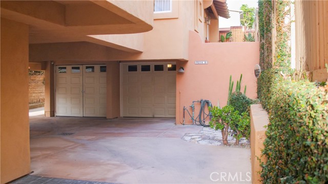 2 Car Garage with 2 parking Spaces 2 Car Garage with 2 parking Spaces
