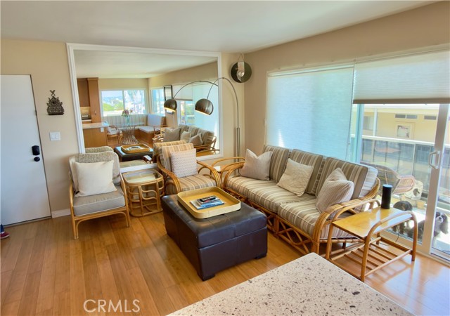 Detail Gallery Image 6 of 19 For 240 Moss #12,  Laguna Beach,  CA 92651 - 1 Beds | 1 Baths