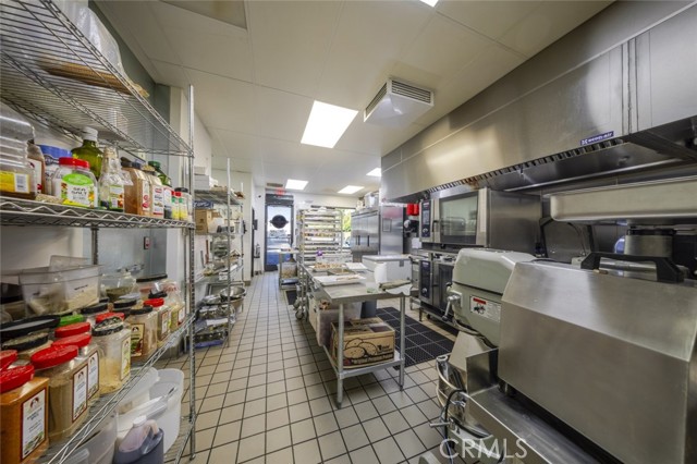 15602 Ventura Boulevard, Encino CA: https://media.crmls.org/medias/0d7ce714-240a-4ad1-bf8d-6bee08324c0f.jpg