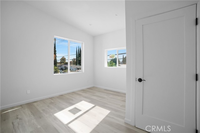 Detail Gallery Image 7 of 12 For 20553 Valerio, Winnetka,  CA 91306 - 3 Beds | 3 Baths