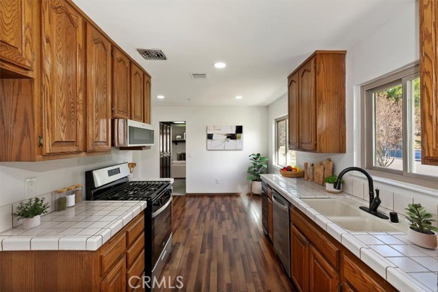 Detail Gallery Image 26 of 74 For 7150 Clydesdale, Highland,  CA 92346 - 4 Beds | 3 Baths