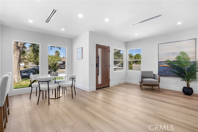 Detail Gallery Image 11 of 69 For 1504 N California, Burbank,  CA 91505 - – Beds | – Baths