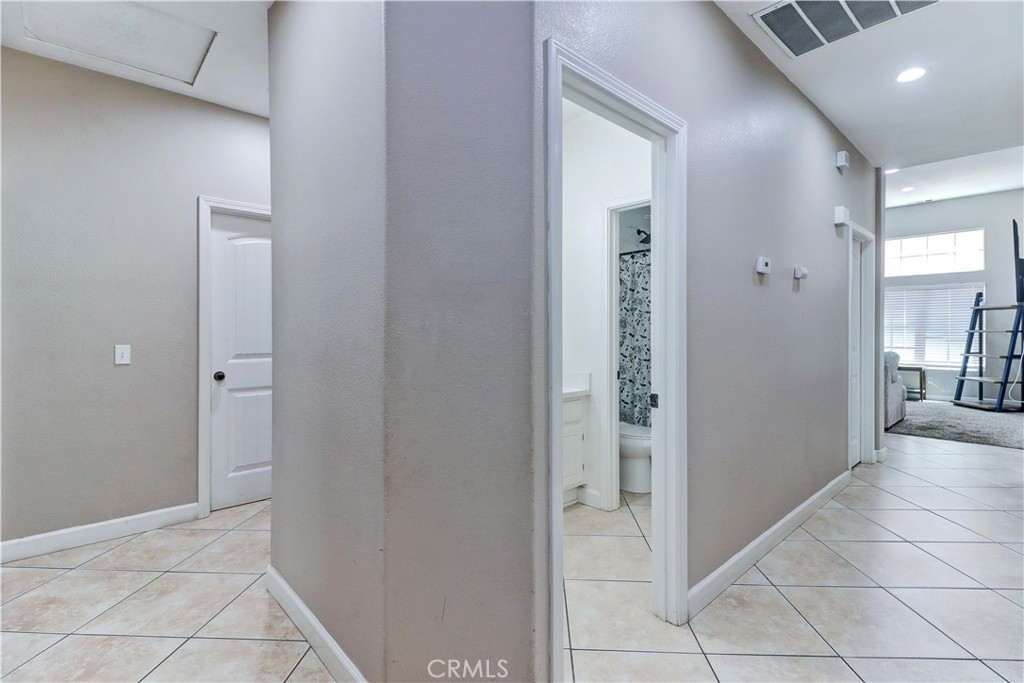 https://media.crmls.org/medias/0d7f57ec-2e0b-4853-9885-d0a532282787.jpg?preset=X-Large