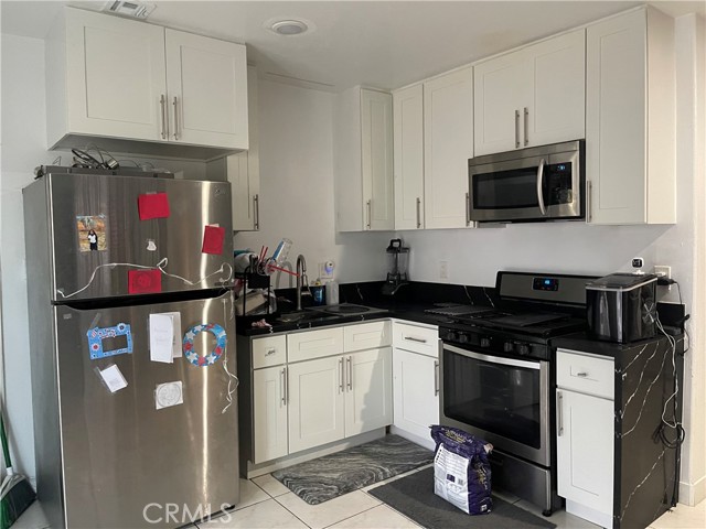 Detail Gallery Image 13 of 20 For 1416 Orange, Long Beach,  CA 90813 - 6 Beds | 4 Baths