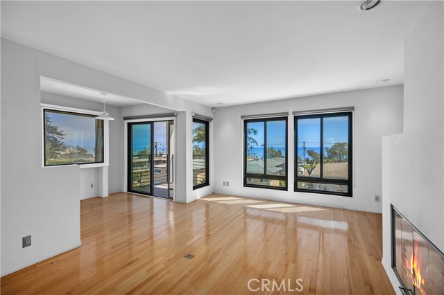428 Cypress Drive, Laguna Beach CA: https://media.crmls.org/medias/0d80ab03-7c09-4fa2-ab4e-9cbc931654b9.jpg